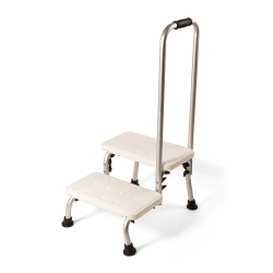 Безопасность и самостоятельность: главные причины купить ступеньки для ванной